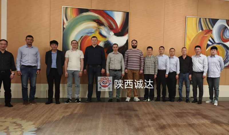 陜西誠(chéng)達(dá)工業(yè)爐制造有限公司在南京與俄羅斯客戶(hù)交流巖棉電爐項(xiàng)目!