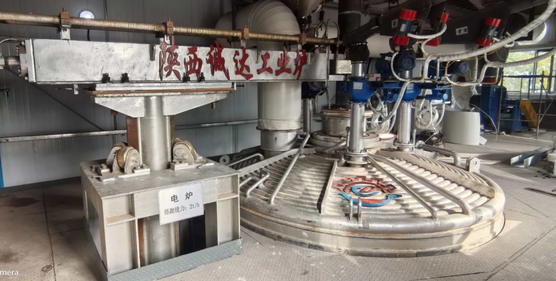 重磅突破！我司 2000KVA 粉煤灰熔融直流電弧爐成功開爐，引領(lǐng)固廢資源化新賽道